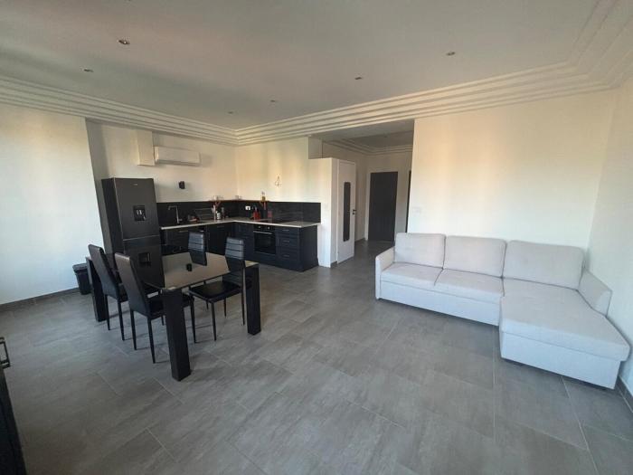 3-R bright, beach within 15 min walk