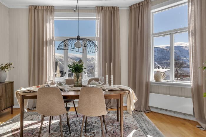 Amazing Tromsø city apartment with free parking and lovely city views!
