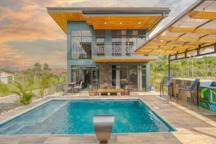 La Azulada-5min La Fortuna, King beds, pool, BBQ