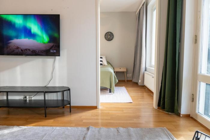 One bedroom apartment by the lake with large balcony