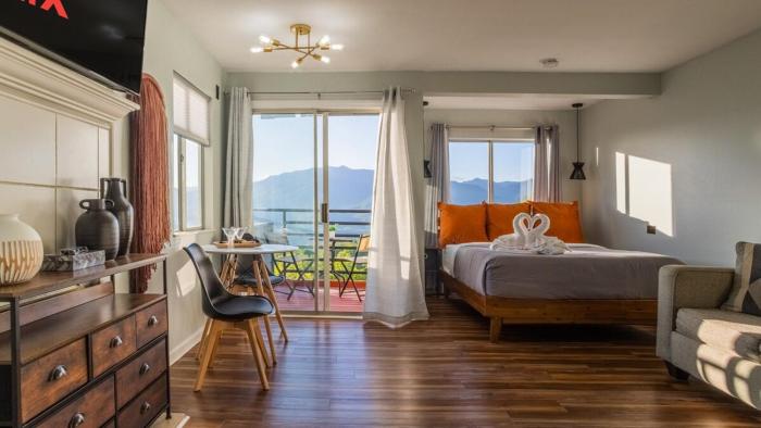 Romantic Exclusive Condo Stunning Mountain View