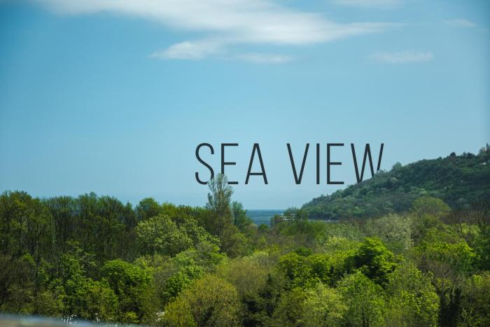 Luxury apartment with sea view,FREE parking!