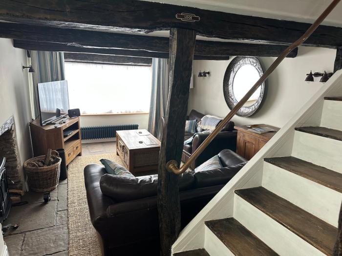 Character 3 Bed Cottage, Close to Waters edge, Parking