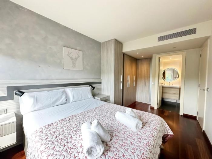 Barcelona Forum Pool and Parking included and Beach 5min