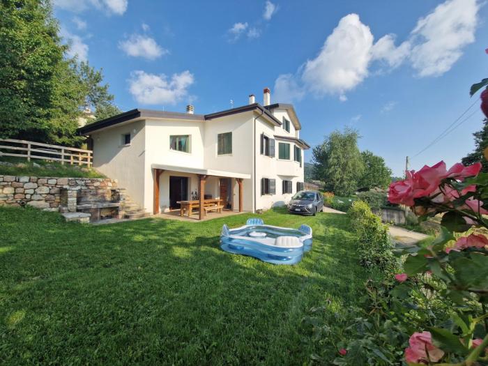 Villa Prada Beauty through pastures and Lake Garda