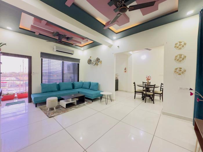 Home Escape 2BHK Casa Near Mahakal - City Centre