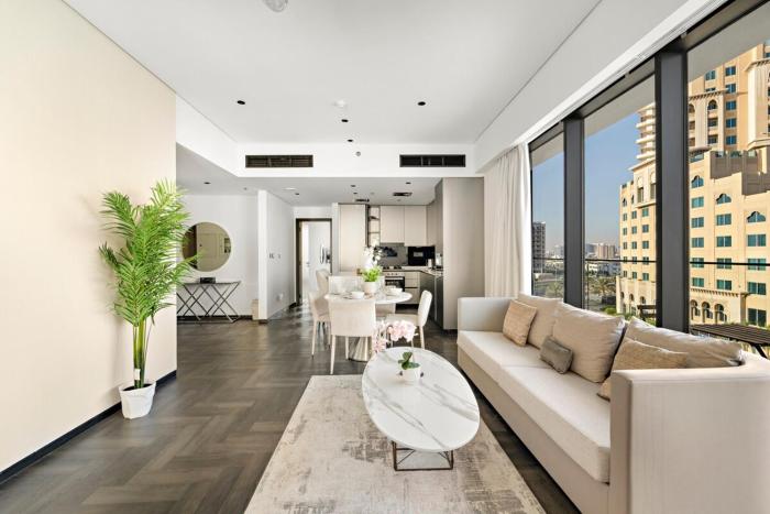 Chic 2BR Close to Burj Khalifa, Dubai Mall & Creek