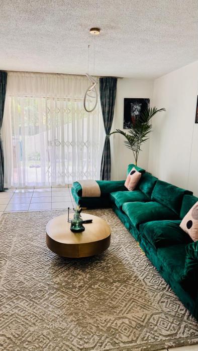 Room, in a shared Haven in the Heart of Sandton