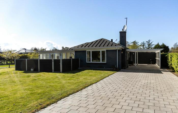Three-Bedroom Holiday Home In Otterup