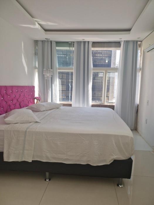 Quarto de casal ensolarado