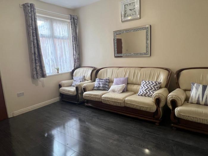 Spacious 6 bedroom house