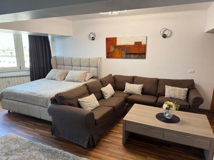 Cozy Unirii Apartment near Old Town