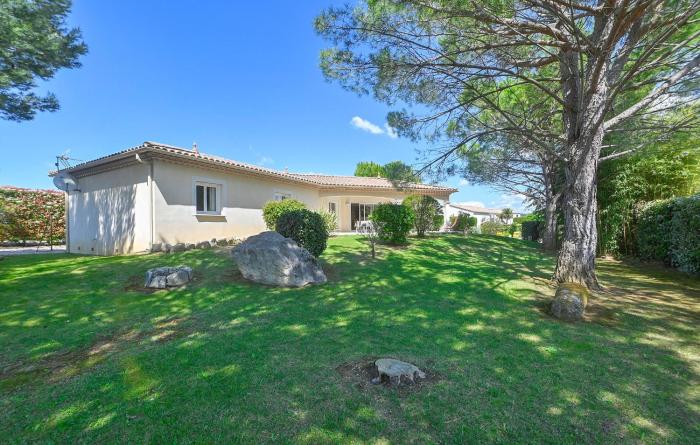 Lovely Home In Combas