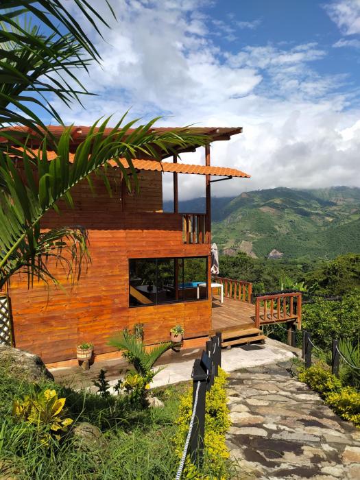 Cabaña con vistas a la montaña