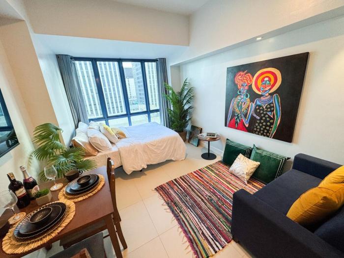 ESTUDIO LA VIDA at 38 Park Avenue - 5 minutes walk to Ayala Central Bloc, with Infinity Pool, Fast Wi-Fi, Gym, & City Views inside Cebu IT Park