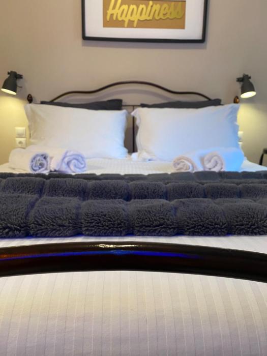 Elegant Hermes Suite in Athens, by Acropolin