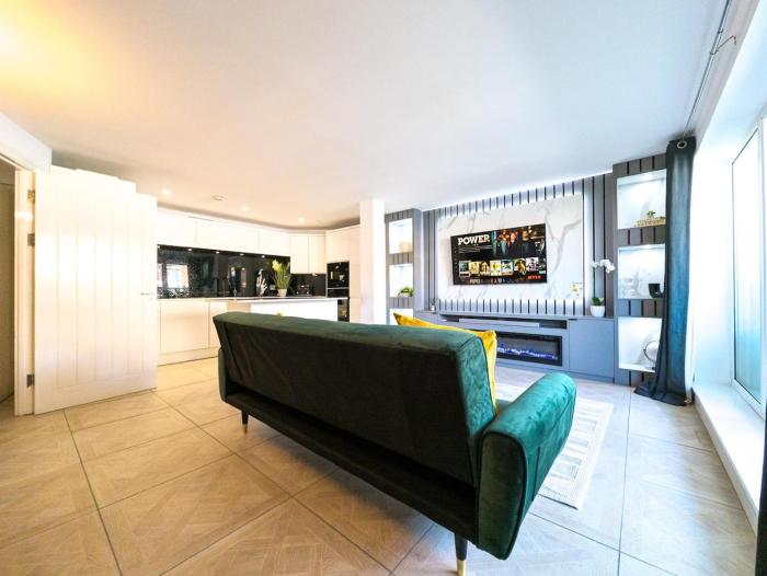 Modern 2Bedrooms with En Suites & Private Balcony