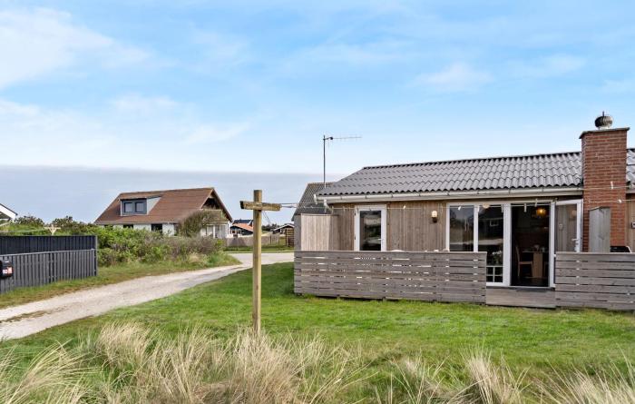 2 Bedroom Cozy Home In Thisted