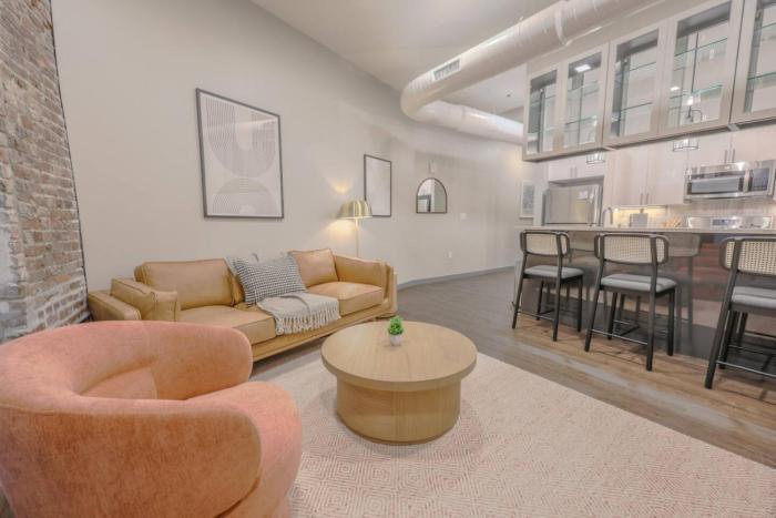 Luxurious Downtown 1 Bedroom