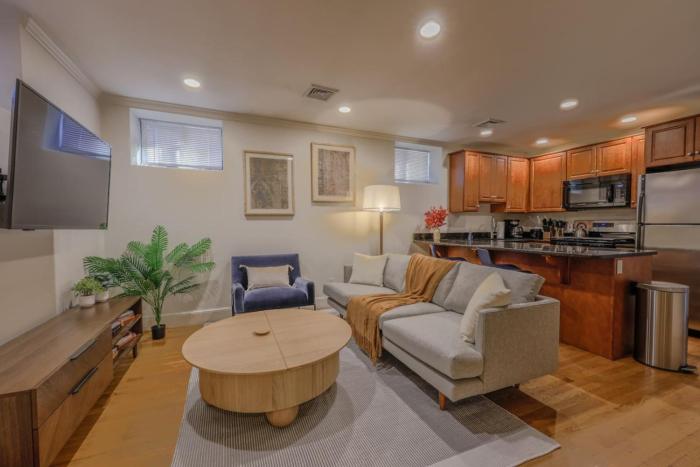 Simple 2 Bed 2 bath Close to Fenway