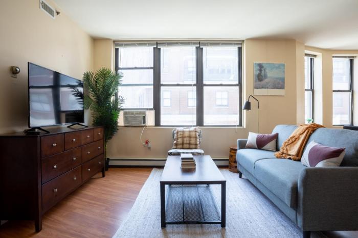 Financial District Charm and Close Walk to Downtown