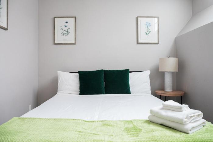 Perfect Traveling Nurse Housing in Theatre District