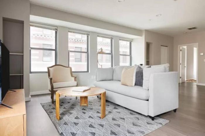 New and Lovely 1br in FIDI District with Keyless Entry