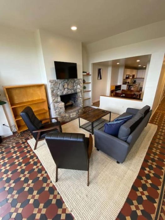 Wonderful Fenway 3 Bed 2bath Steps from Fenway Park