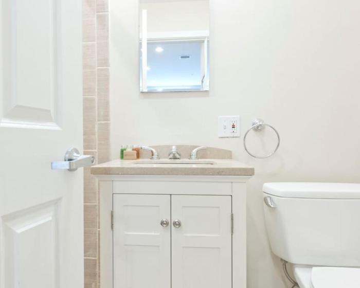 Simple 1br Financial District Keyless Entry