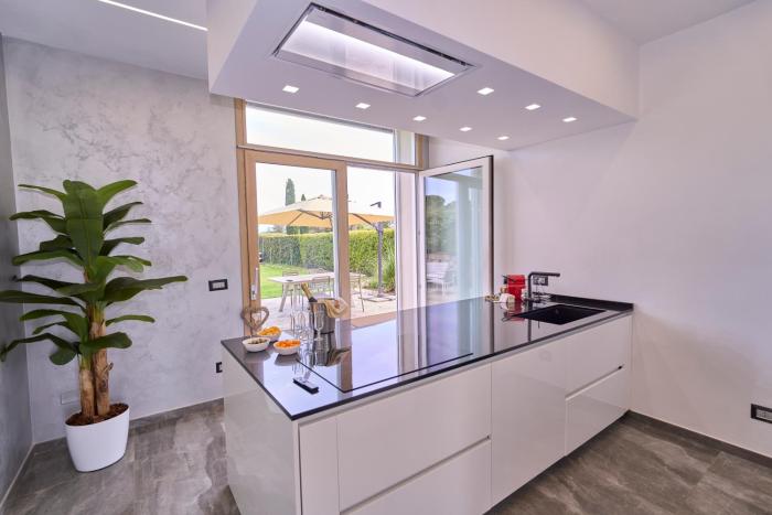 Rimini, 4 Camere con Giardino Privato e Parcheggio Gratuito, Relax a 10 Minuti dal Mare