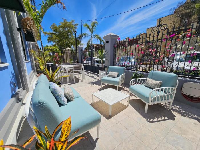 Iconic Centro Retreat Walk to Beach & Dining