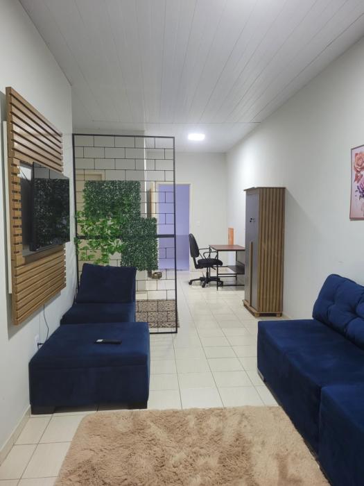 Casa funcional - 02 quartos, 02 camas de casal, 01 cama de solteiro, cozinha gourmet e garagem para carro pequeno