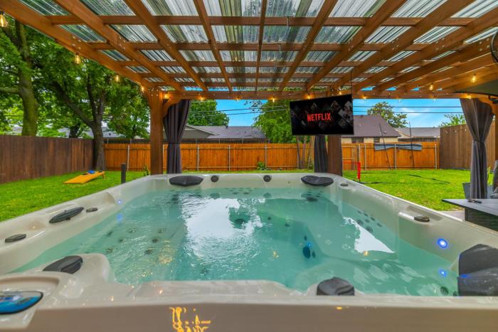 FIFA 26 World Cup Getaway with 7 people hot tub - Dallas Area