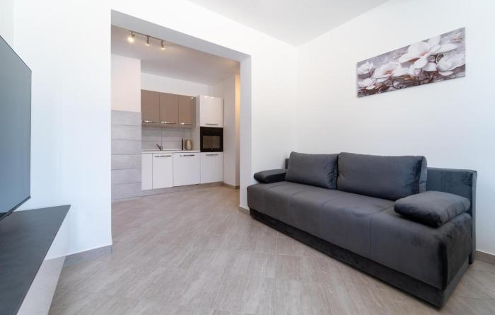 Beautiful Apartment In Pridraga With Wifi