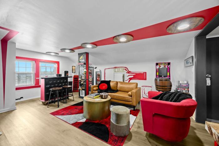 Top Floor Apt Near Churchill Downs & Expo Center