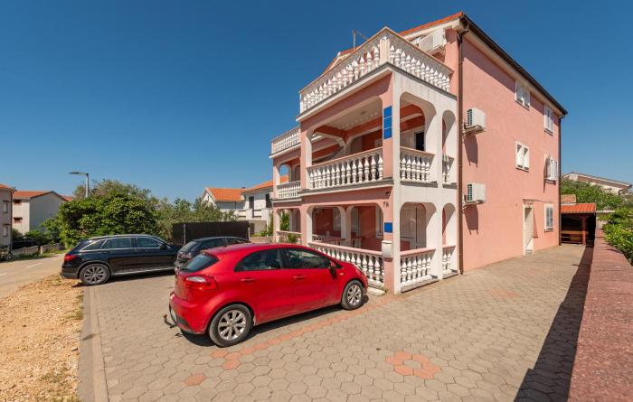 Cozy Apartment In Povljana With Wifi