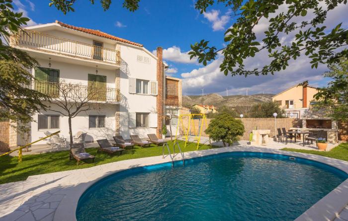 3 Bedroom Lovely Apartment In Sibenik