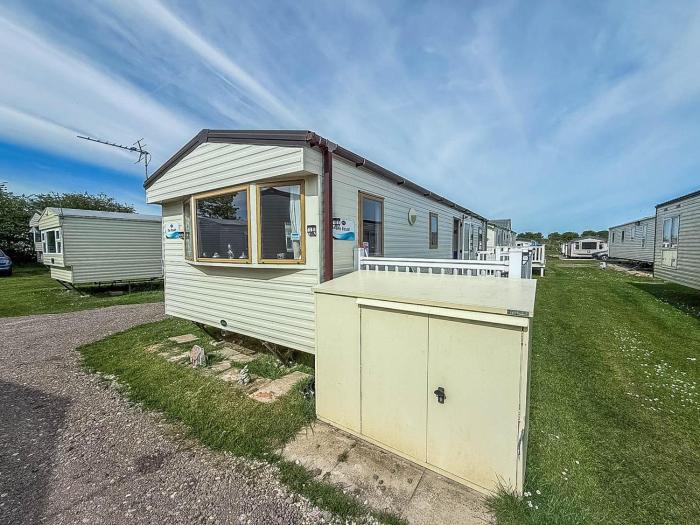 8 Berth Caravan With Decking At Sunnydale In Lincolnshire Ref 35087S