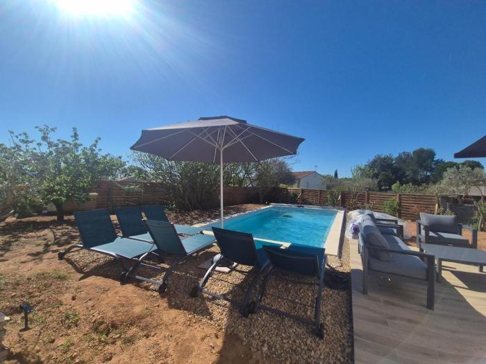 Villa neuve avec piscine