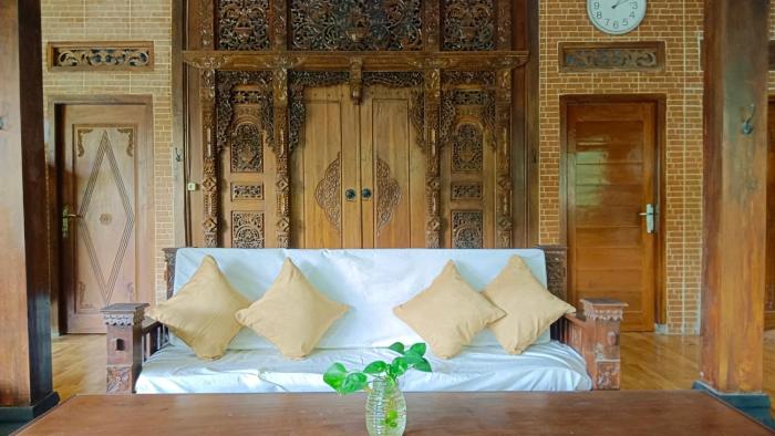 Djoglo Riverside Villa