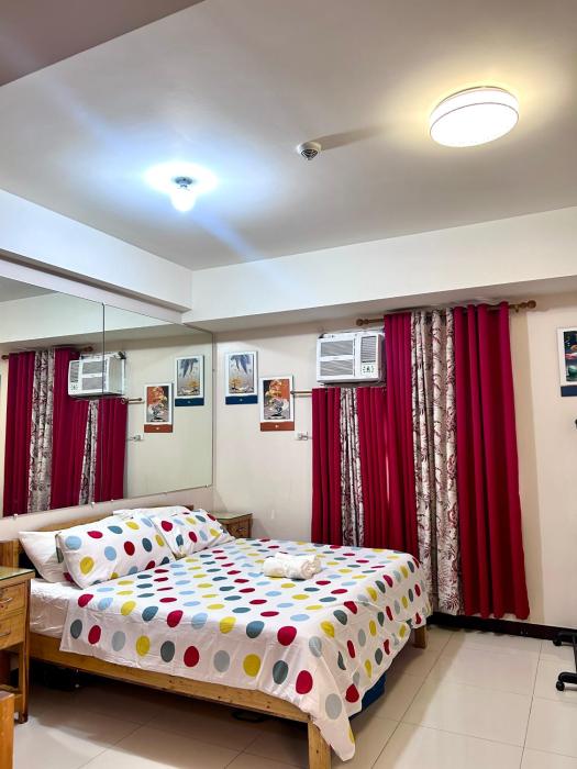 staycation near manila airport across NAIA terminal 3,13 min drive to terminal 2 and 1, Vexy Condotel located at 101 newport manila