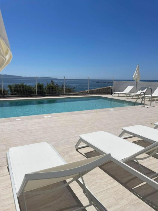 Appartement de luxe type 4 Eden Suite Sanguinaires vue mer avec piscine chauffée résidence Ajaccio