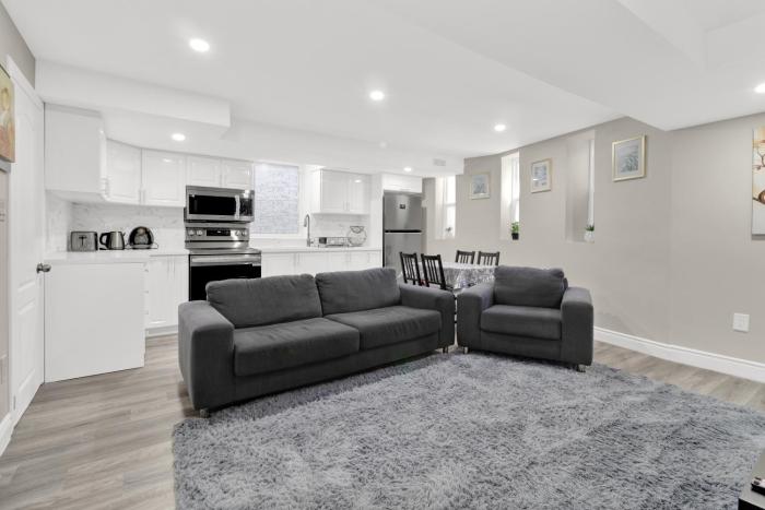 Cozy Ancaster Hamilton Apartment