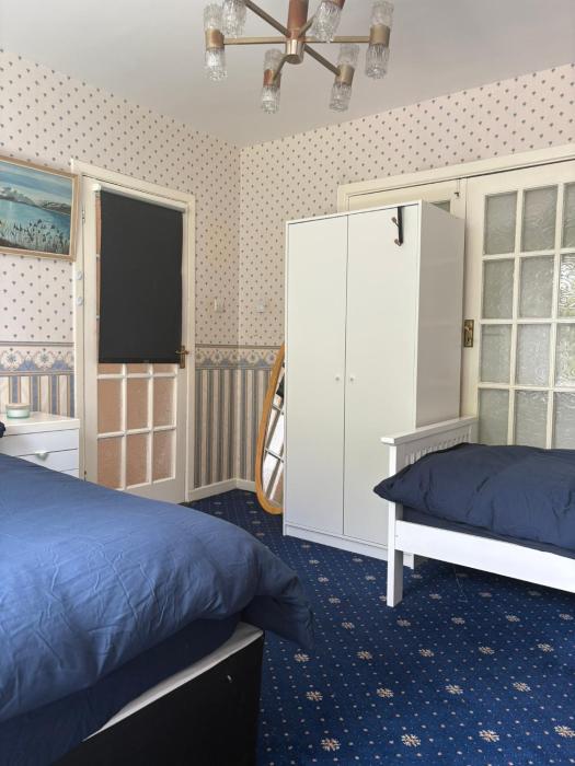 Superb Triple Room near Airport - 1