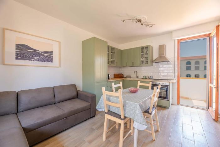 Windrose Marina Waves