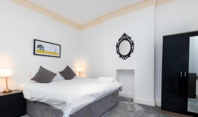 Elegant 3BR Apartment l Heart of Chelsea