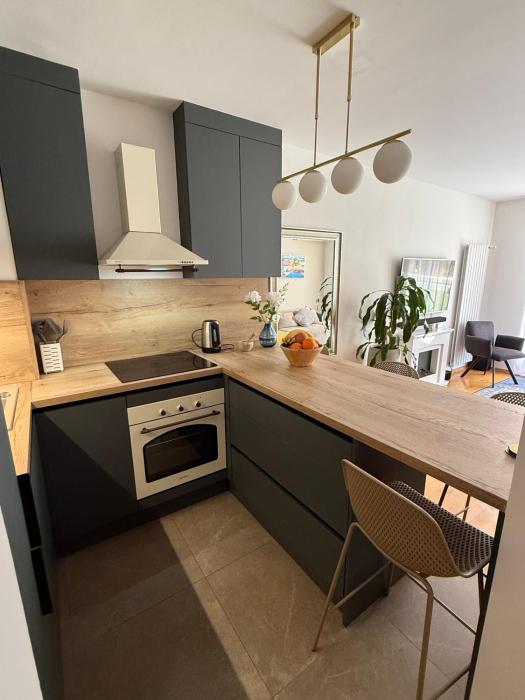 Lake Garden - Cozy Two-Bedroom Apartment with flexible Check-In, Terrace, and Netflix