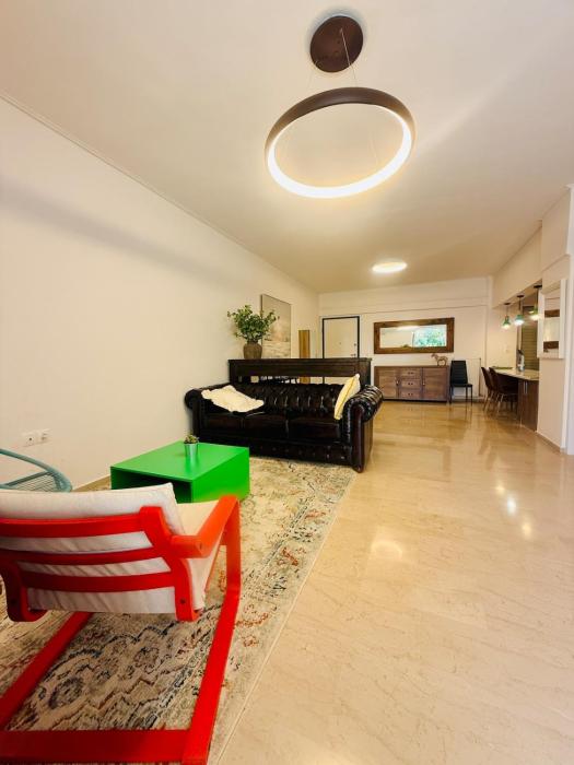 雅典南部海滨2km的舒适宽敞公寓