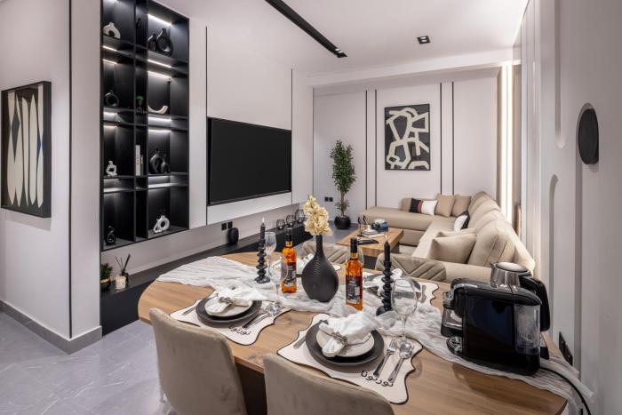 Delmar Luxury 3BR Apartment 4