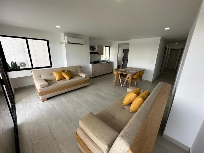 Apartamento Moderno con Piscina en el Laguito